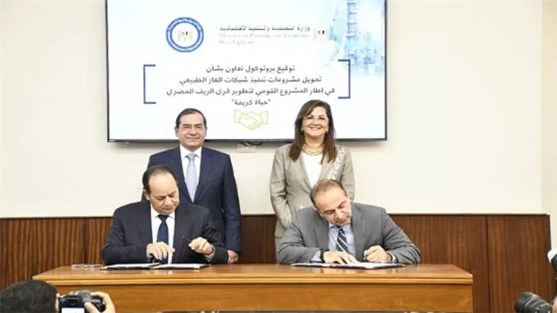 بالصور | 17 مليار جنيه لتوصيل الغاز الطبيعي لقرى حياة كريمة (تفاصيل)