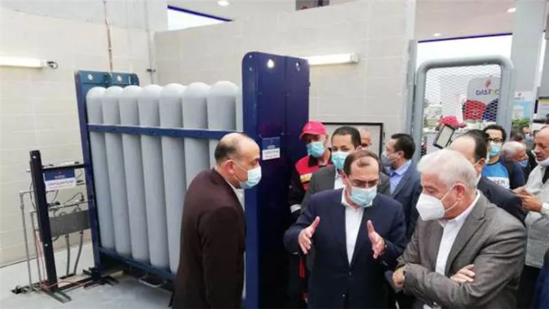 وزير البترول يتفقد الإنشاءات الجارية بمحطات الوقود في القاهرة الجديدة  