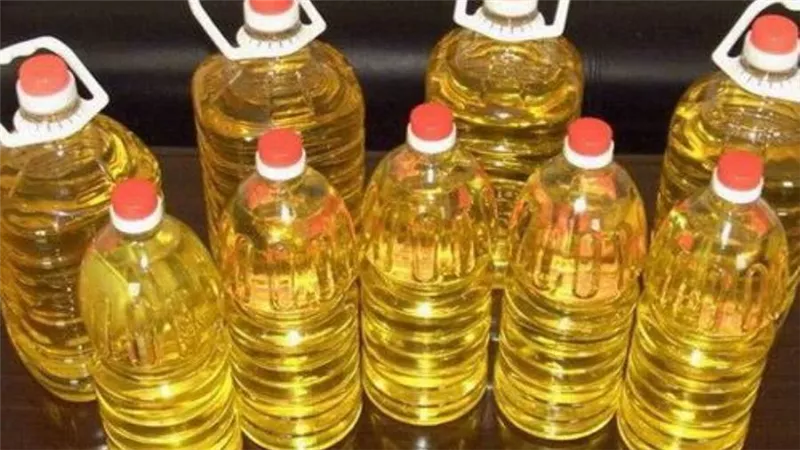 الحكومة تكشف حقيقة تداول عبوات زيت مستعمل معاد تدويره ضمن السلع التموينية