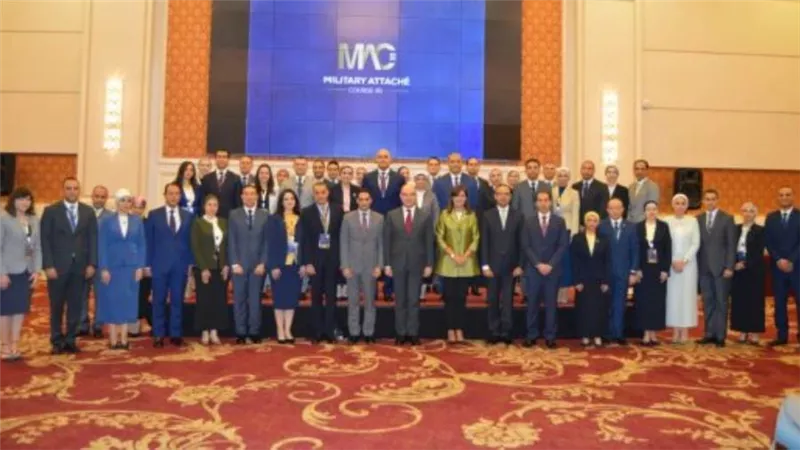 وزيرة الهجرة تلتقي بالضباط المرشحين للعمل بالتمثيل الدبلوماسي العسكري