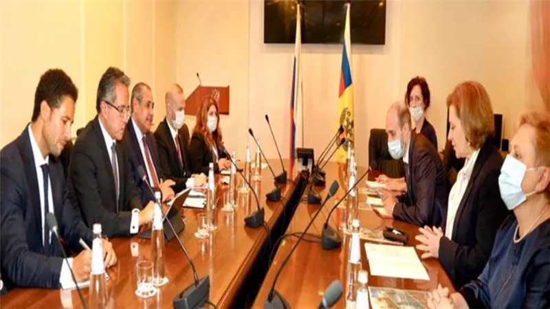 الفيدرالية الروسية تُشيد بضوابط السلامة الصحية في مصر وتؤكد: الإصابات بين العائدين 