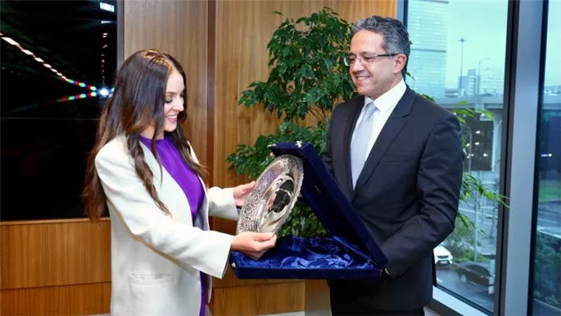 العنانى يبحث مع رئيسة الفيدرالية الروسية سبل تعزيز التعاون الثنائي فى السياحة