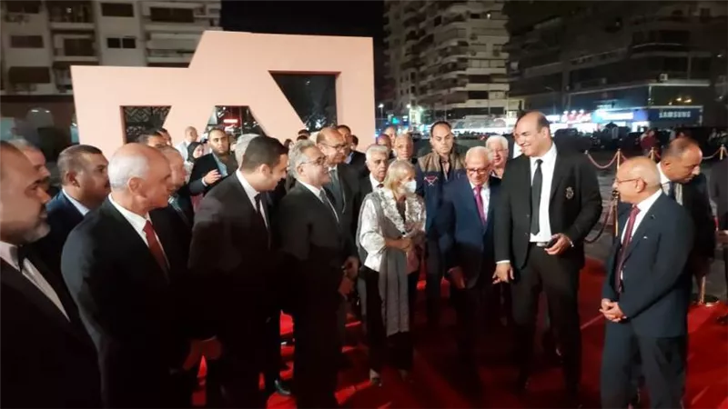 بالصور.. محافظ بورسعيد يفتتح ساحة مصر بمدخل قناة السويس ببورسعيد