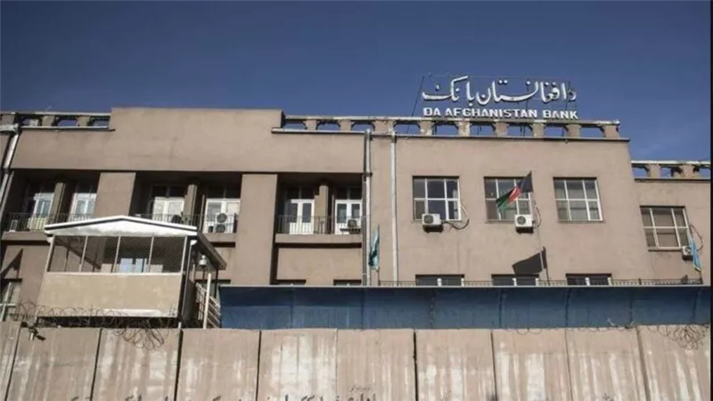 قرار جديد للبنك المركزي الأفغاني للحفاظ على الدولار.. تعرف عليه 