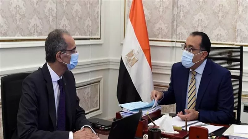 بالصور | رئيس الوزراء يتابع مع وزير الاتصالات ملفات عمل الوزارة