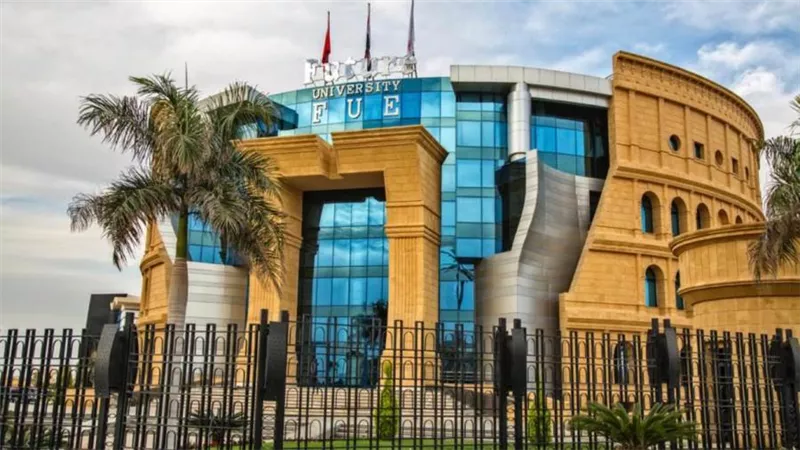 إقبال طلابى كبير على دراسة 