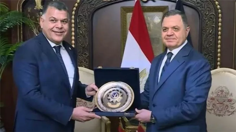 وزير الداخلية يؤكد الدعم والمساندة للشرطة الليبية خلال لقائه مع نظيره الليبي
