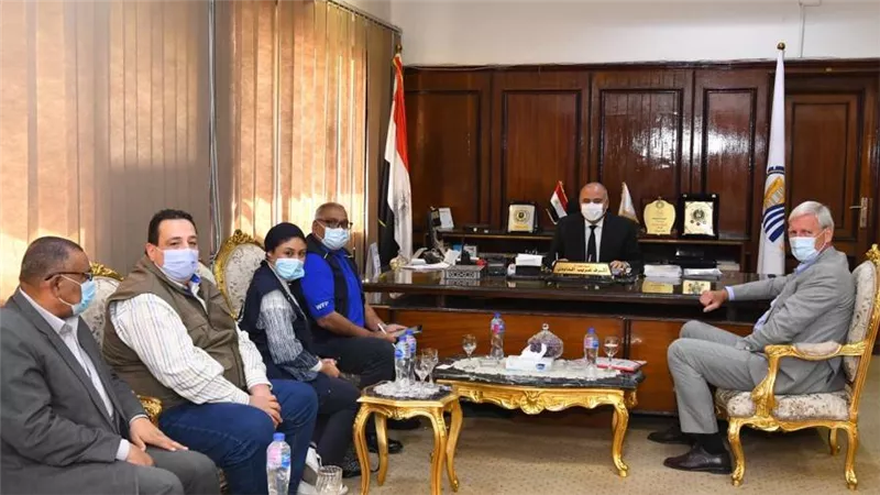 محافظ قنا يستقبل السفير الهولندي ومدير مكتب برنامج الغذاء العالمي بمصر لبحث أنشطة مشروع تعزيز المرونة المناخية 