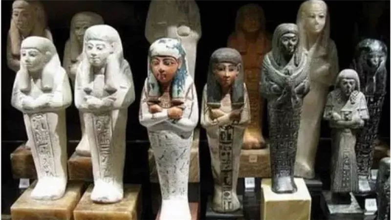 ضبط ٦٢ قطعة أثرية رومانية داخل سيارة ببورسعيد