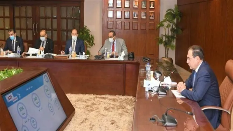 وزير البترول يتابع تقدم الأعمال في مشروعات إنشاء محطات تموين السيارات بالغاز الطبيعي