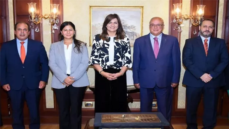 بالصور | وزيرة الهجرة تبحث التعاون مع الجامعة البريطانية للمشاركة في دعم تنفيذ عدد من المبادرات