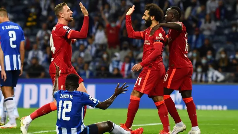 صلاح وماني يمنحان ليفربول التقدم على بورتو في الشوط الأول