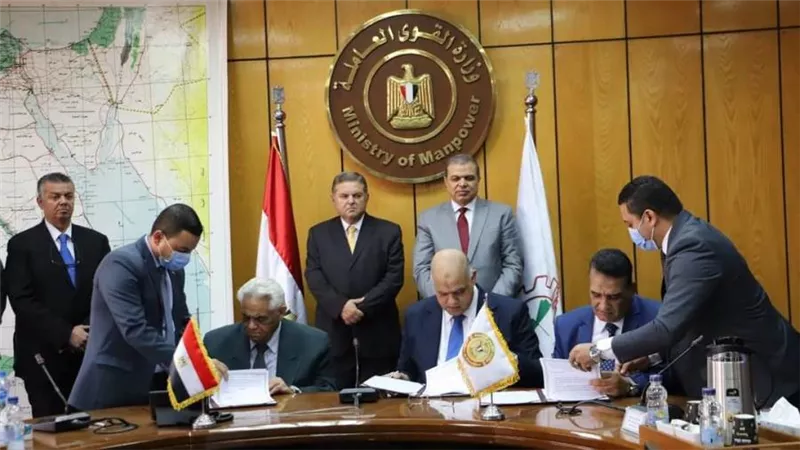 وزيرا القوي العاملة وقطاع الأعمال يشهدان توقيع اتفاقية بشأن مستحقات العاملين بـ 