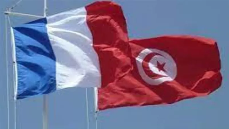 الرئيس التونسي يؤكد أسفة لنظيره الفرنسي بعد قرار تخفيض عدد التأشيرات الممنوحة إلى باريس