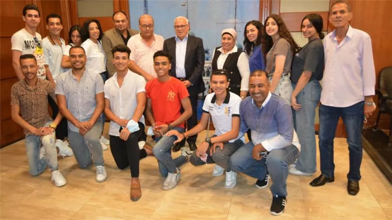 محافظ بورسعيد يستقبل فرقة بورسعيد القومية للفنون الشعبية