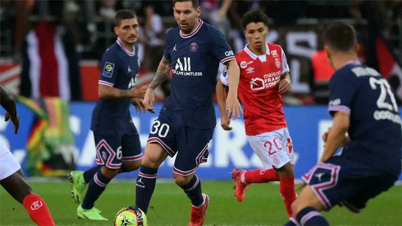 ميسي يزين قائمة باريس سان جيرمان لمواجهة رين في الدوري الفرنسي