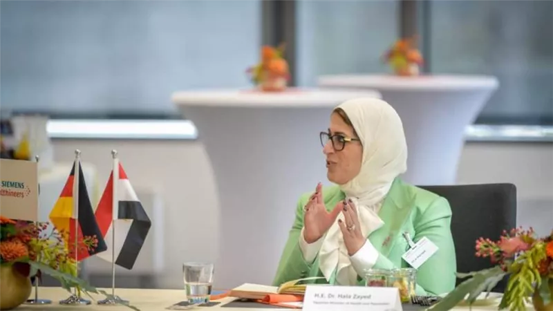 وزيرة الصحة تتفقد المصنع الرئيسي لإنتاج الأجهزة الطبية وأجهزة الأشعة التشخيصية بمقر شركة 