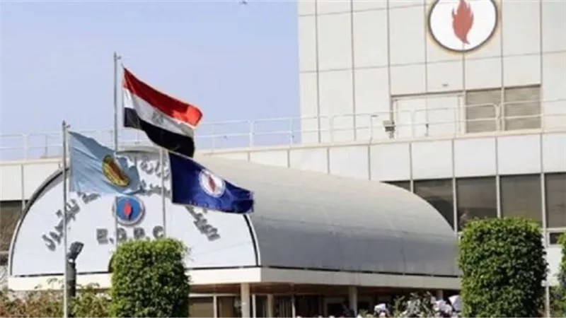 قرار بمنع دخول موظفي البترول إلا بعد تلقي لقاح كورونا