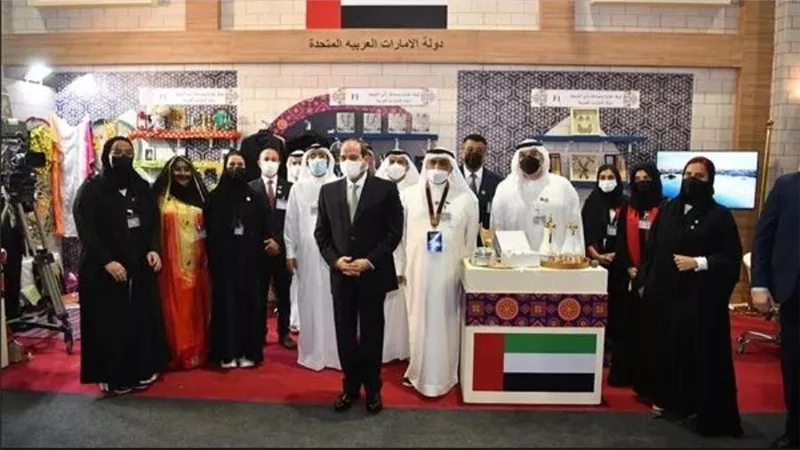 الرئيس السيسي يزور جناح الإمارات بـ معرض تراثنا للحرف اليدوية والتراثية