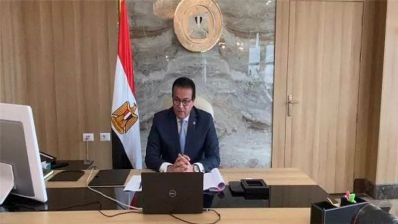 د. خالد عبدالغفار يستعرض تقريرًا حول فعاليات الاحتفال بنصر أكتوبر في الجامعات والمعاهد 