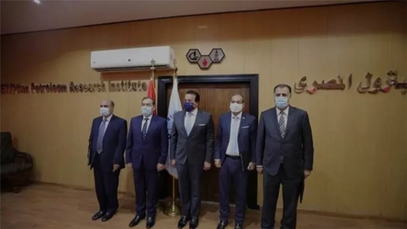 د. خالد عبدالغفار يستعرض تقريرًا حول استعدادات جامعة القاهرة الجديدة التكنولوجية لبدء العام الدراسي الجديد (صور)