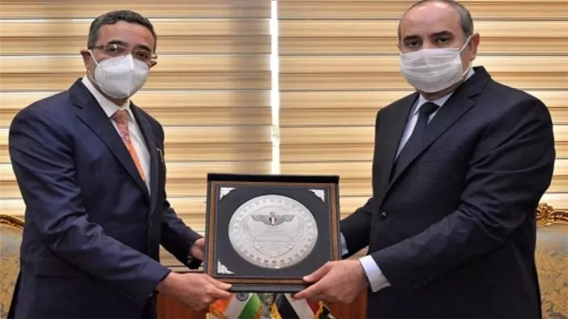 وزير الطيران يستقبل السفير الهندي لبحث أوجه التعاون بين البلدين (صور)