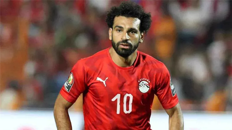 محمد صلاح يقرر البقاء في مصر يومين ويغادر لإنجلترا الخميس 