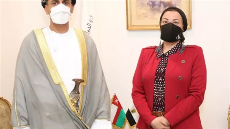 القضاء على السحابة السوداء.. تفاصيل لقاء وزيرة البيئة ونظيرها العماني لبحث التعاون