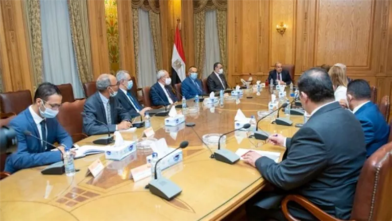وزير الإنتاج الحربي يبحث مع سفيرة كولومبيا تعزيز العلاقات الاقتصادية والاستثمارية (صور)