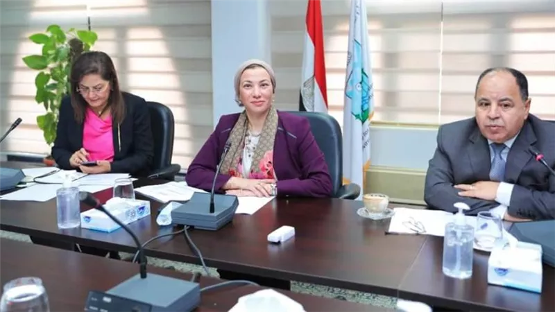 وزراء البيئة والتخطيط والمالية يجتمعون لبحث الأدوات الاقتصادية الخضراء فى إطار التحول نحو الاقتصاد الأخضر