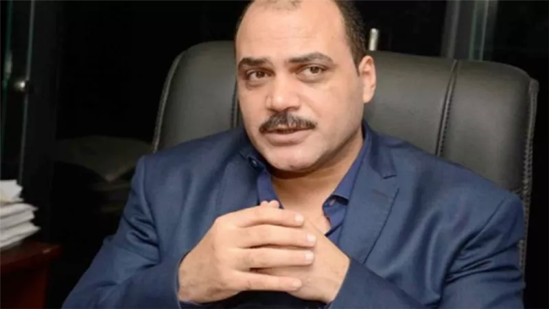 الباز يكشف هوية صاحب شائعة سقوط سيارة أجرة من أعلى كوبري الساحل.. ويطالب بالتحقيق معه
