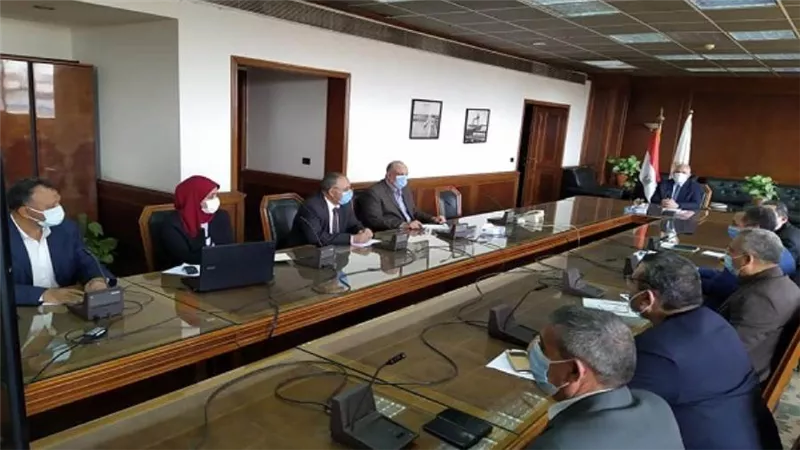 وزير الري يتابع موقف مشروعات التأقلم مع التغيرات المناخية وتنمية جنوب الوادي وسيناء والحمام وغرب الدلتا  (صور)