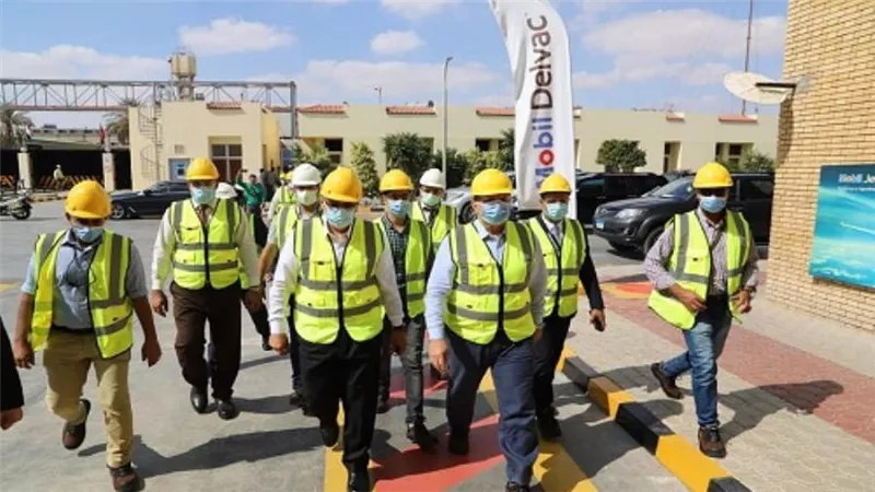 وزير القوى العاملة يطمئن على الإجراءات الاحترازية بإحدى شركات إنتاج الزيوت العالمية (صور)