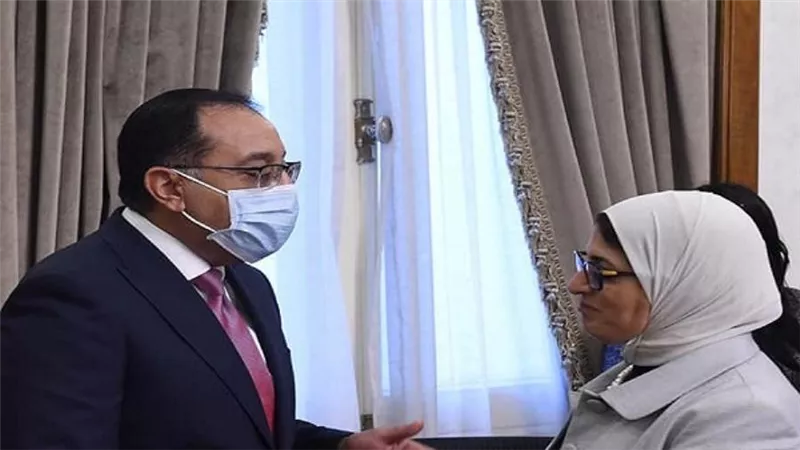 وزيرة الصحة تستعرض مستجدات التعامل مع كورونا وتصنيع وتلقي اللقاحات (صور)