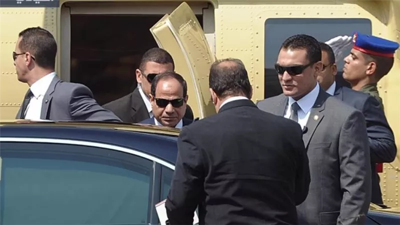السيسي يعود إلى أرض الوطن بعد المشاركة في قمة أثينا الثلاثية