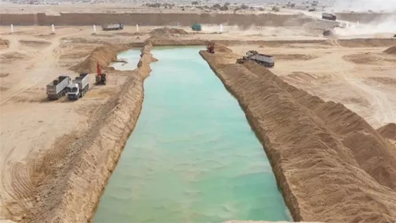 وزير النقل يتفقد مواقع العمل في مشروع استكمال أعمال تطوير ميناء العين السخنة (صور)