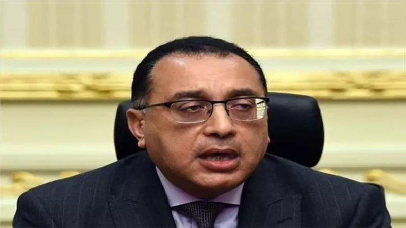 رئيس الوزراء يصل باريس لتوقيع البرنامج القُطري بين مصر ومنظمة التعاون الاقتصادي والتنمية
