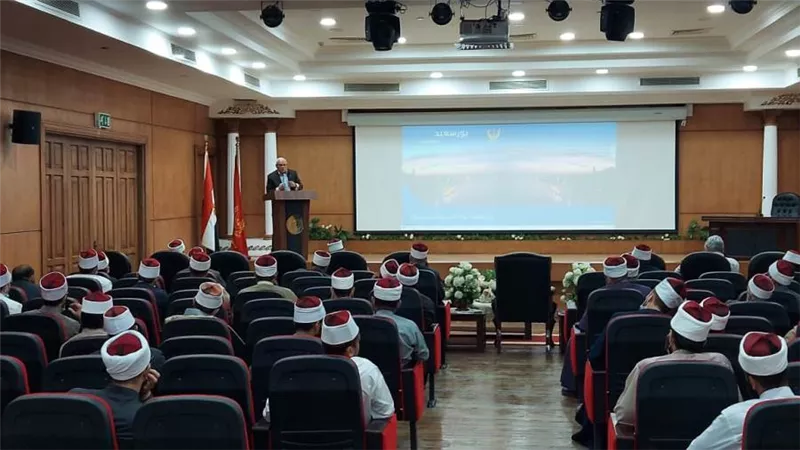 محافظ بورسعيد يلتقي أئمة المساجد ببورسعيد ويؤكد أهمية توعية الشباب بمختلف الموضوعات المجتمعية