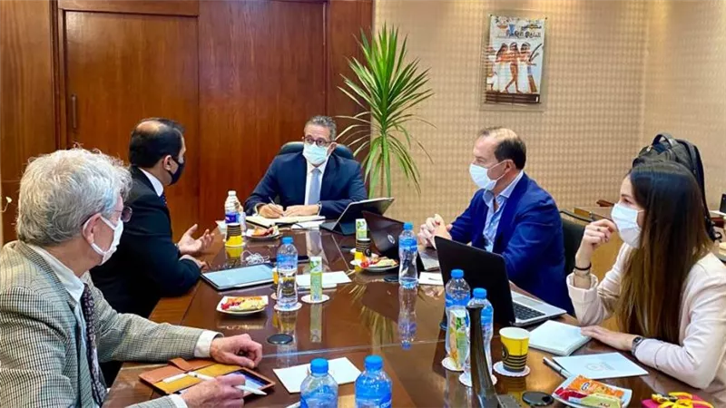 وزير الآثار يلتقي مسئولي بيت الخبرة الإيطالي المكلف بتحديث الاستراتيجية المتكاملة للسياحة