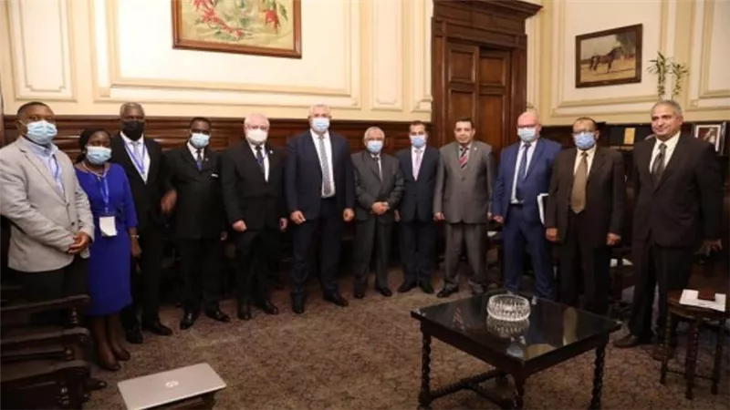 وزير الزراعة يبحث مع نظيره الناميبي التعاون في مجال الثروة السمكية والحيوانية (صور)