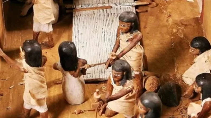 المتحف القومي للحضارة المصرية يكشف دور السيدات في صناعة النسيج