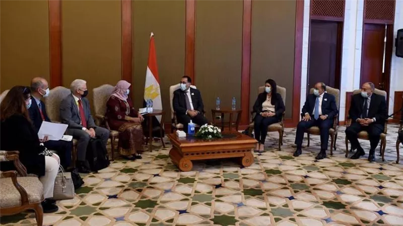 رئيس الوزراء يلتقى وكيل الأمين العام للأمم المتحدة المدير التنفيذي لبرنامج الأمم المتحدة للمستوطنات البشرية 