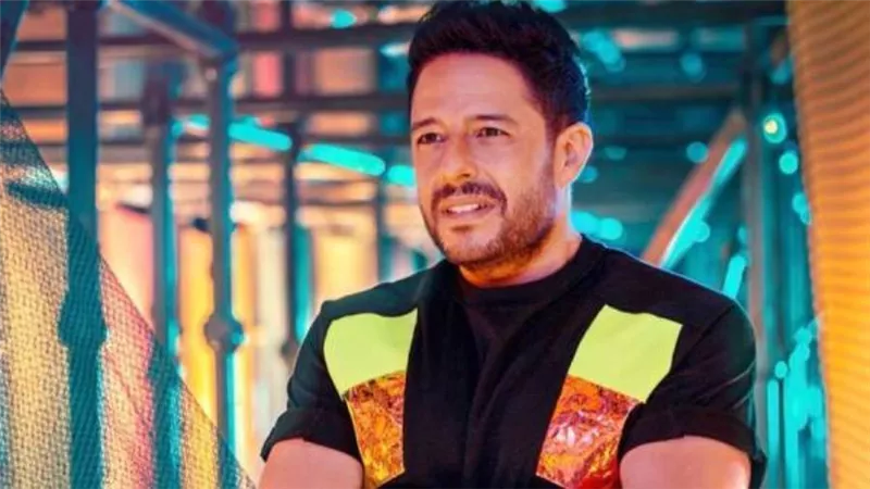 محمد حماقي يتدخل لإنهاء شجار بين طلاب جامعة الدلتا (فيديو)