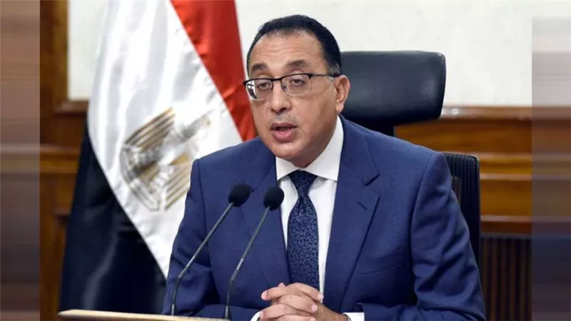 مدبولي يبحث موقف تنفيذ مشروعات وزارة البترول