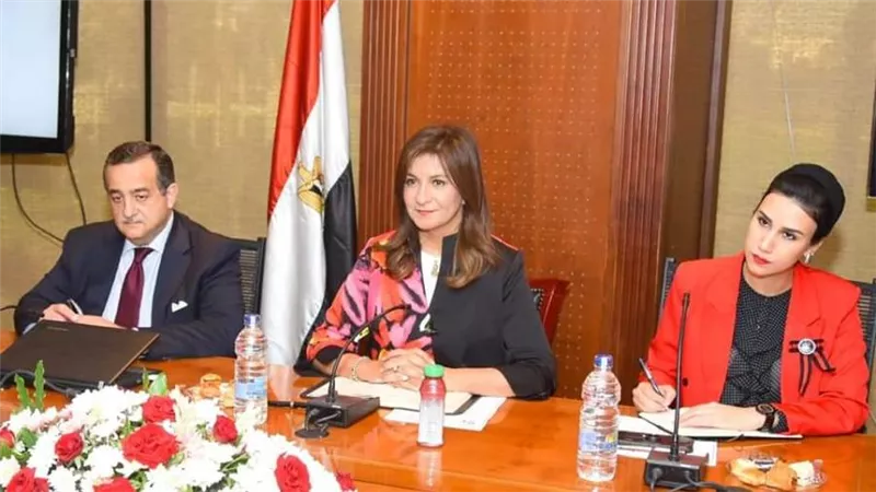 وزيرة الهجرة تستقبل وفدين من أسقفية الخدمات بالكنيسة ومؤسسة 