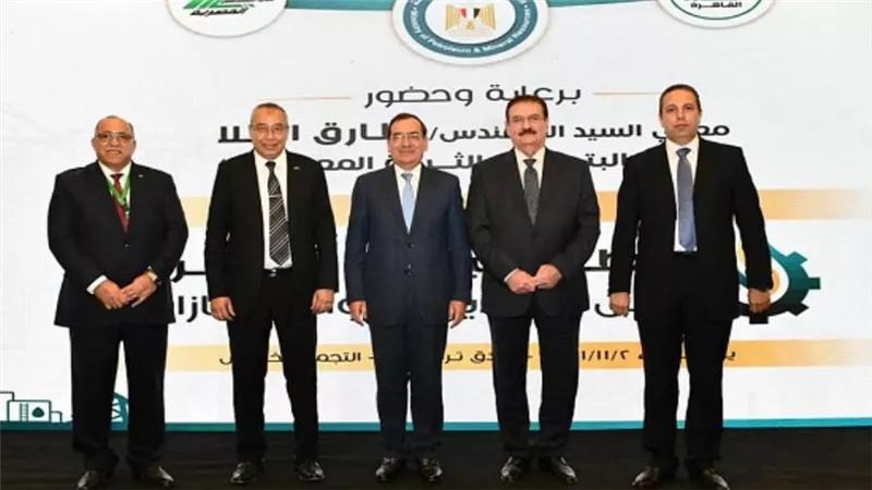 أبرزها خفض مستحقات الشركات.. وزير البترول يستعرض كيفية التغلب على التحديات بالقطاع (صور)