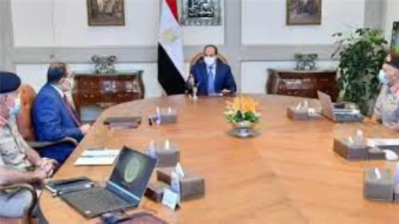 الرئيس السيسي يوجه بإقامة منظومة خدمات متكاملة على امتداد الطرق والمحاور الجديدة
