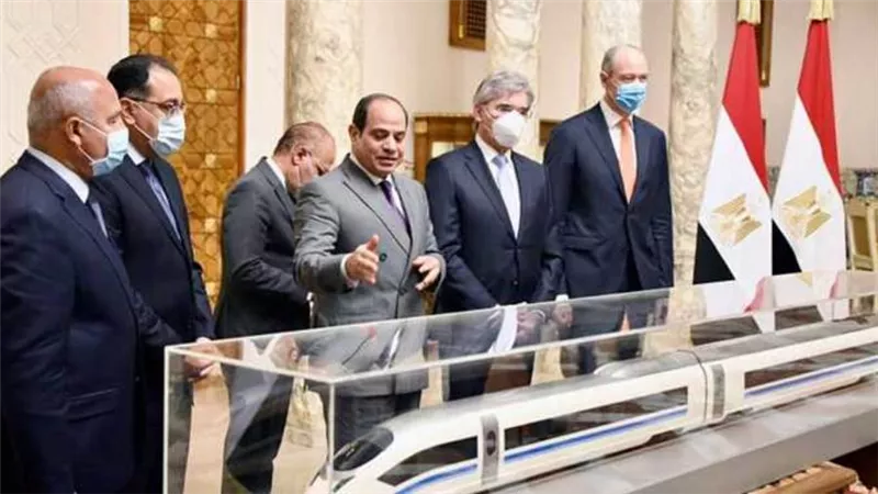 الرئيس السيسي يلتقى السفير الألمانى ومسئولى شركة سيمنز بافتتاح معرض النقل