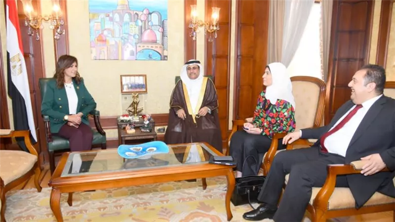 وزيرة الهجرة تجتمع مع رئيس البرلمان العربي بشأن التنسيق لليوم العالمي للهجرة  