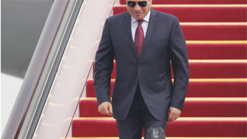 الرئيس السيسى يصل مطار شارل ديجول بباريس